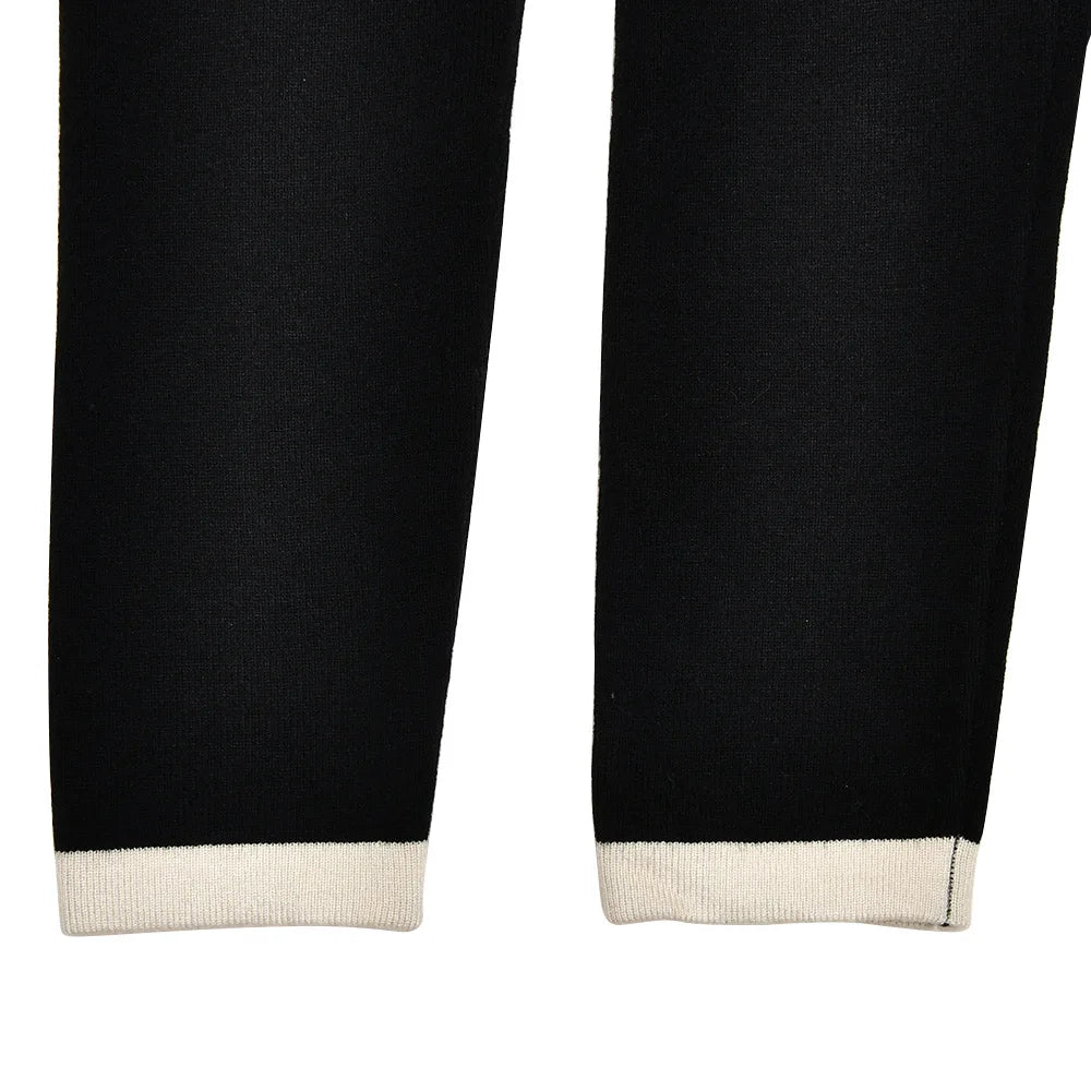 חליפת שני חלקים סרוגה בעיצוב קלאסי מחויט סריג ומכנסיים קצרים - אלנה