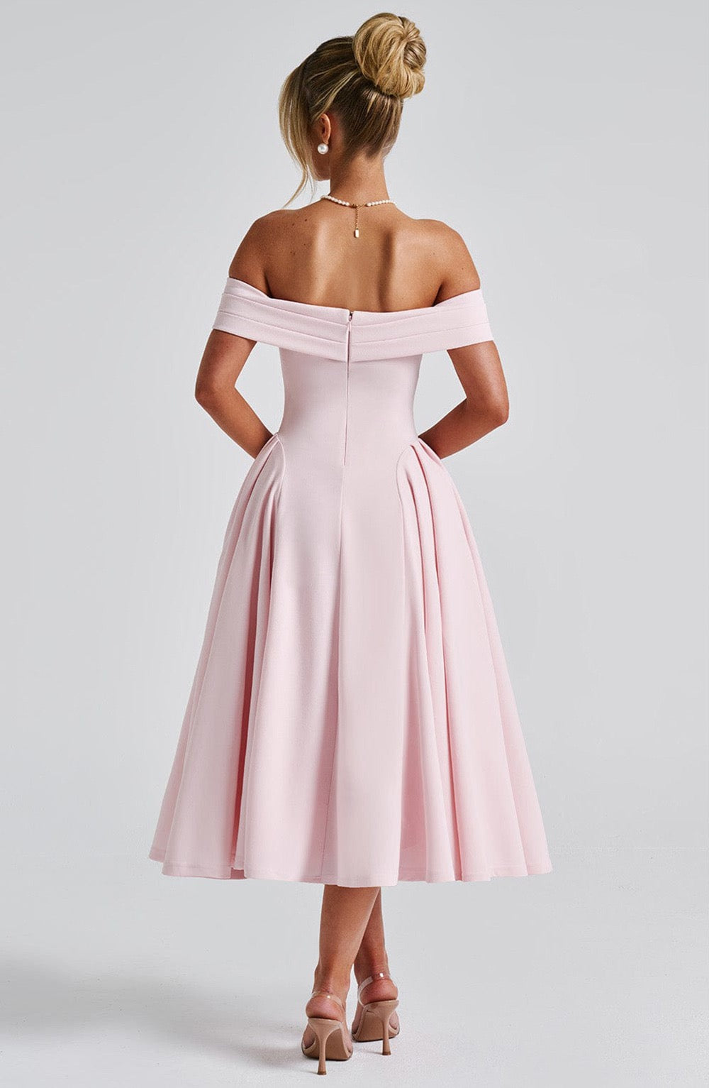 שמלת מידי בגזרת A כתפיים חשופות - ענבל