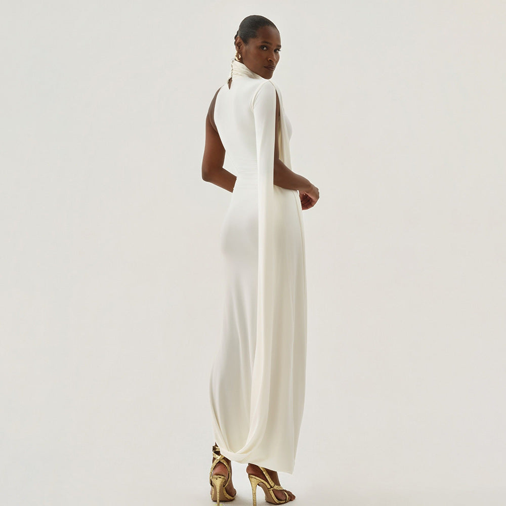 שמלת מקסי צווארון גבוה עם שרוול שכמייה אחד ושסע - RENATA