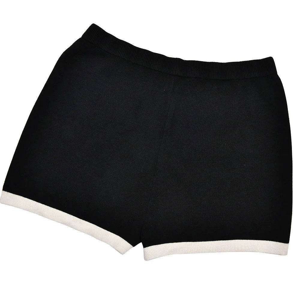 חליפת שני חלקים סרוגה בעיצוב קלאסי מחויט סריג ומכנסיים קצרים - אלנה