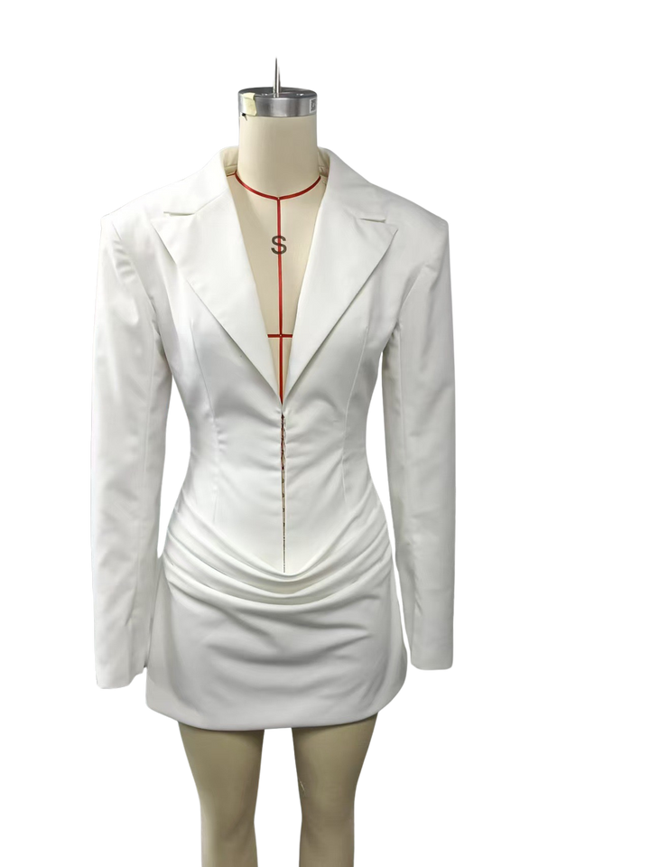 שמלת מיני מחויטת בעיצוב סגירת סיכות וקיפולים - מוס