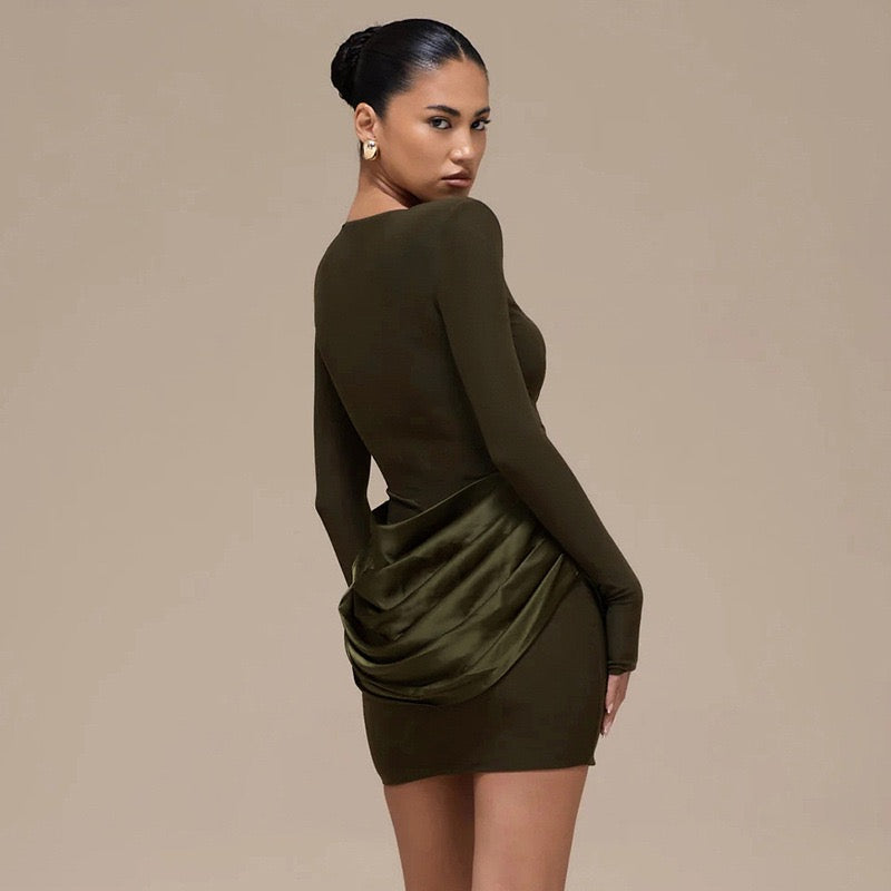 שמלת מיני בעיצוב קיפולי סאטן - שרין