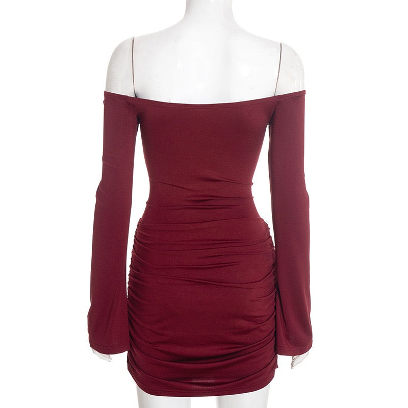 שמלת מיני בעיצוב בגד גוף וקיפולים כתפיים חשופות - רוקי