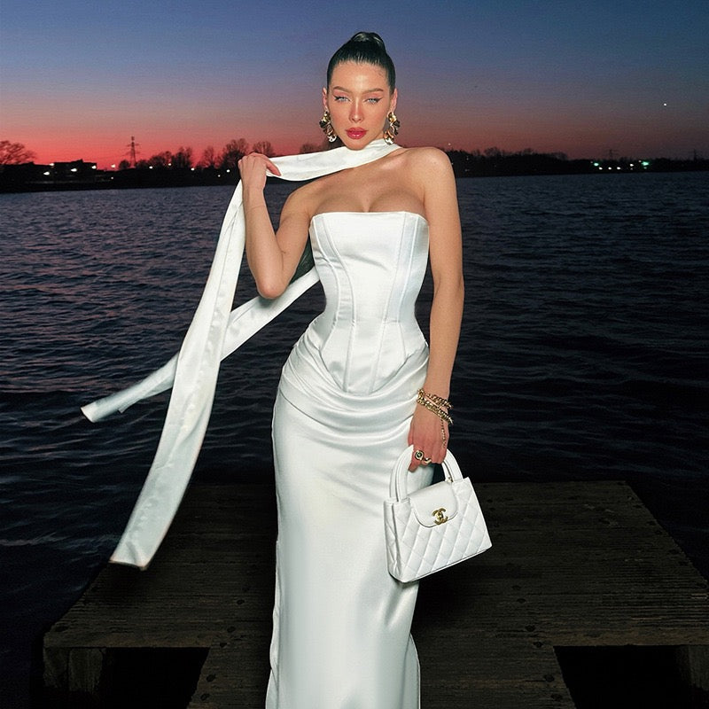 סט שני חלקים סאטן חצאית מקסי וטופ סטרפלס בעיטור צעיף תואם - Amori