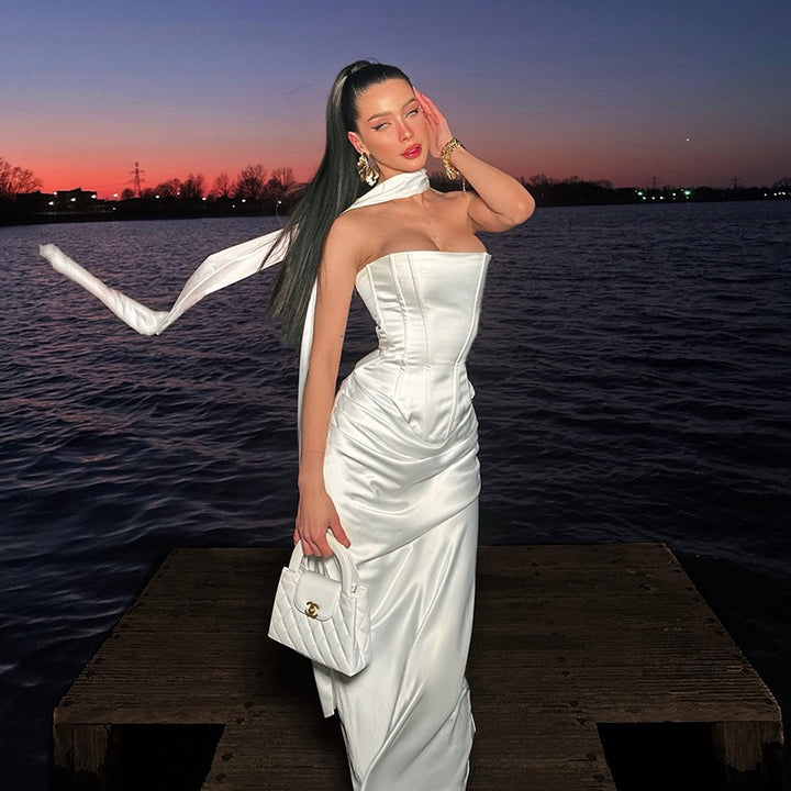 סט שני חלקים סאטן חצאית מקסי וטופ סטרפלס בעיטור צעיף תואם - Amori