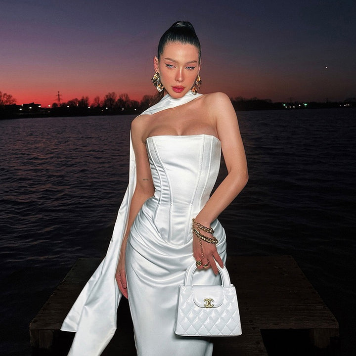 סט שני חלקים סאטן חצאית מקסי וטופ סטרפלס בעיטור צעיף תואם - Amori