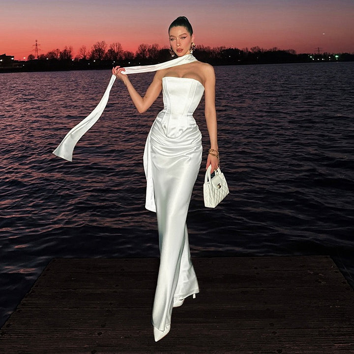 סט שני חלקים סאטן חצאית מקסי וטופ סטרפלס בעיטור צעיף תואם - Amori