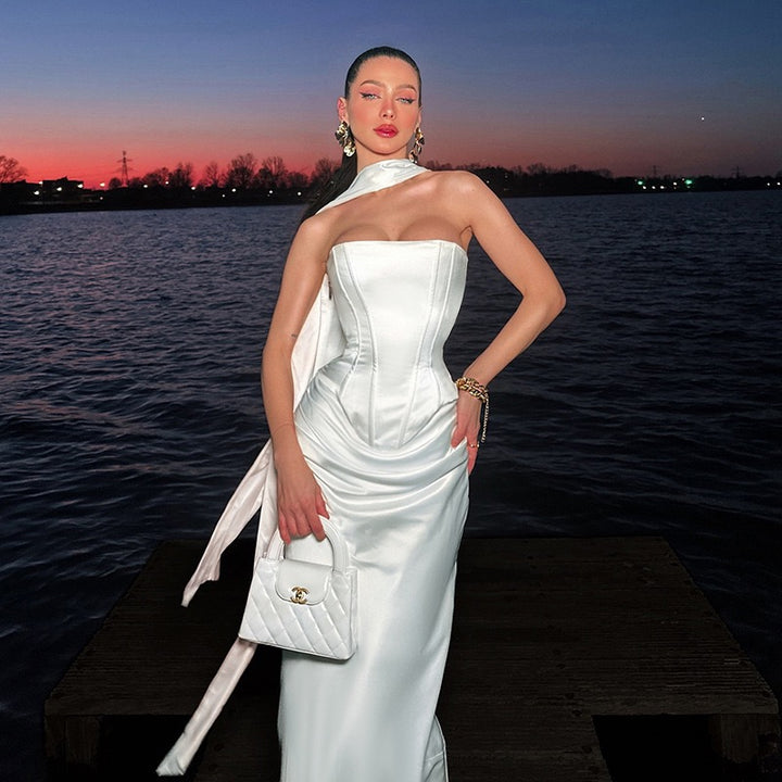 סט שני חלקים סאטן חצאית מקסי וטופ סטרפלס בעיטור צעיף תואם - Amori