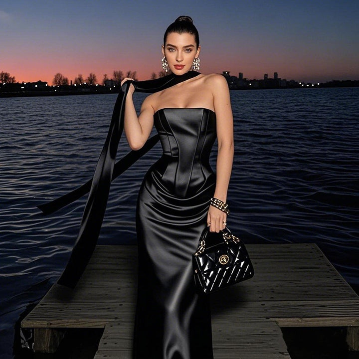 סט שני חלקים סאטן חצאית מקסי וטופ סטרפלס בעיטור צעיף תואם - Amori