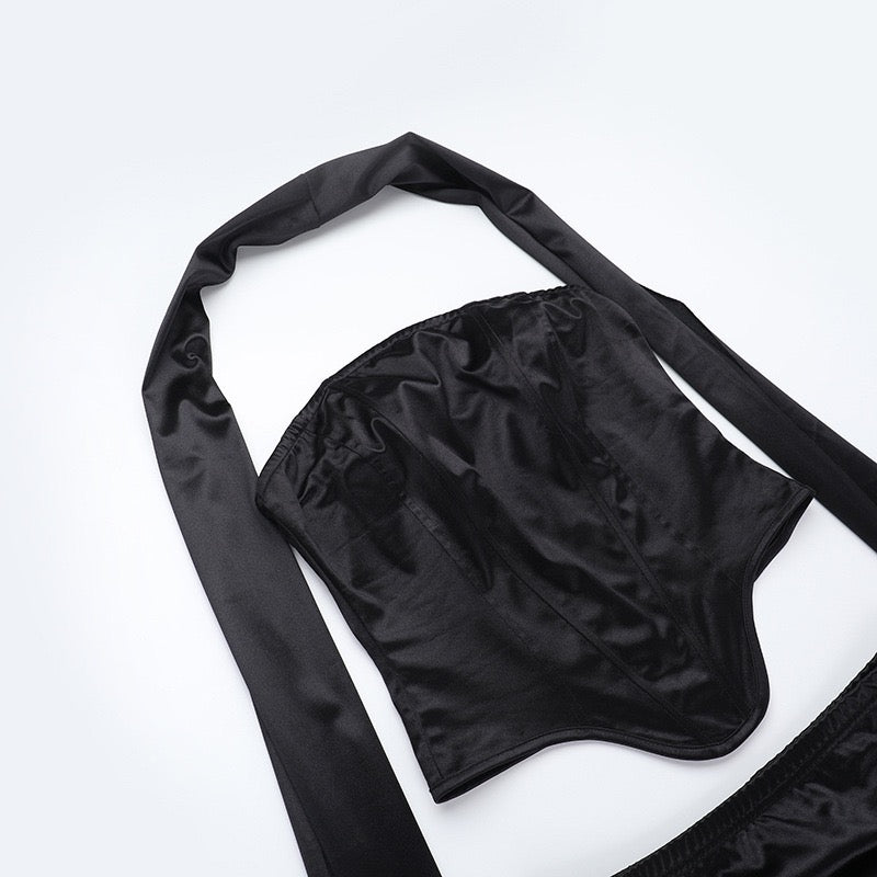 סט שני חלקים סאטן חצאית מקסי וטופ סטרפלס בעיטור צעיף תואם - Amori