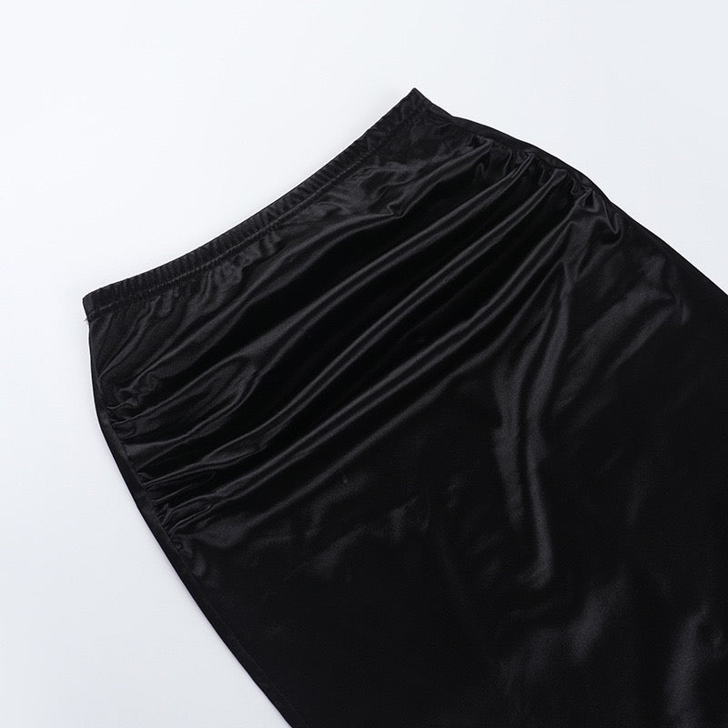 סט שני חלקים סאטן חצאית מקסי וטופ סטרפלס בעיטור צעיף תואם - Amori