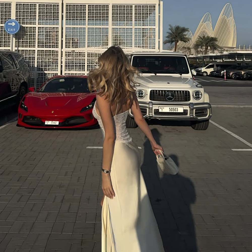 שמלת מקסי סאטן בעיצוב שסע ותחרה - אמורי