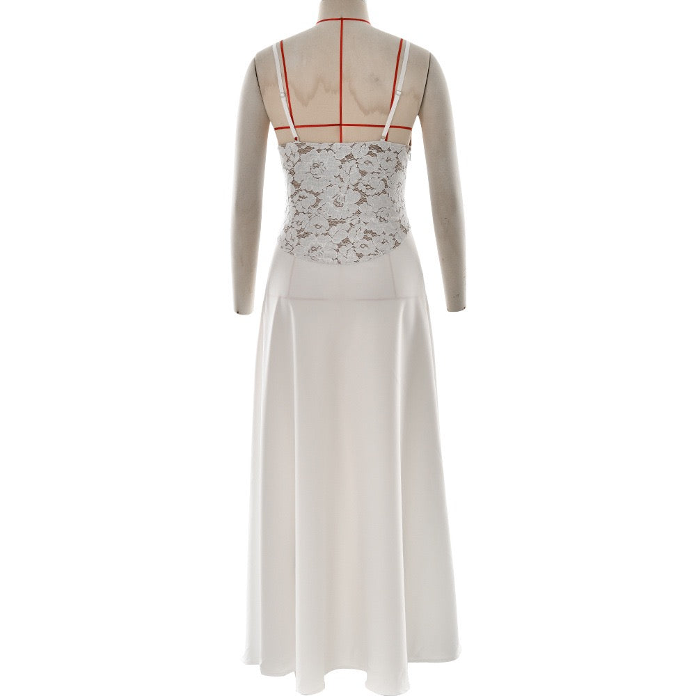 שמלת מקסי סאטן בעיצוב שסע ותחרה - אמורי