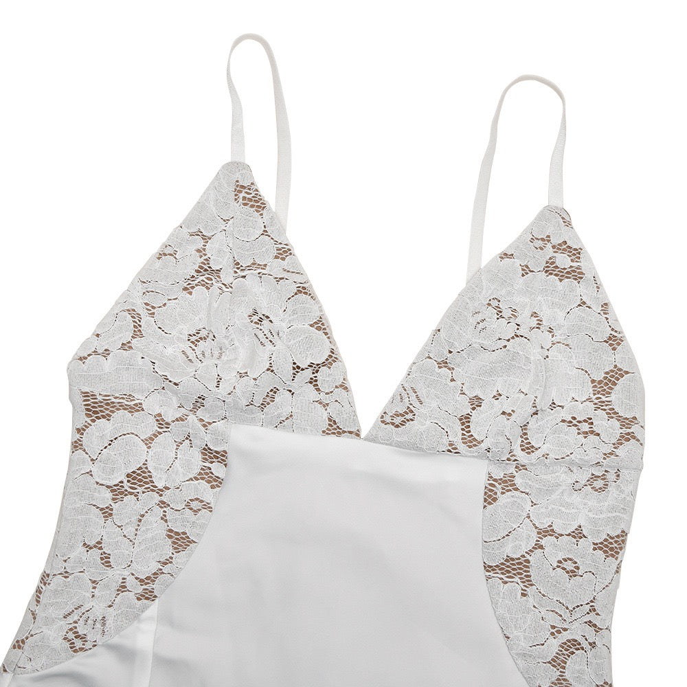 שמלת מקסי סאטן בעיצוב שסע ותחרה - אמורי