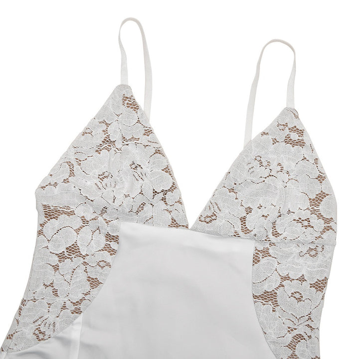 שמלת מקסי סאטן בעיצוב שסע ותחרה - אמורי