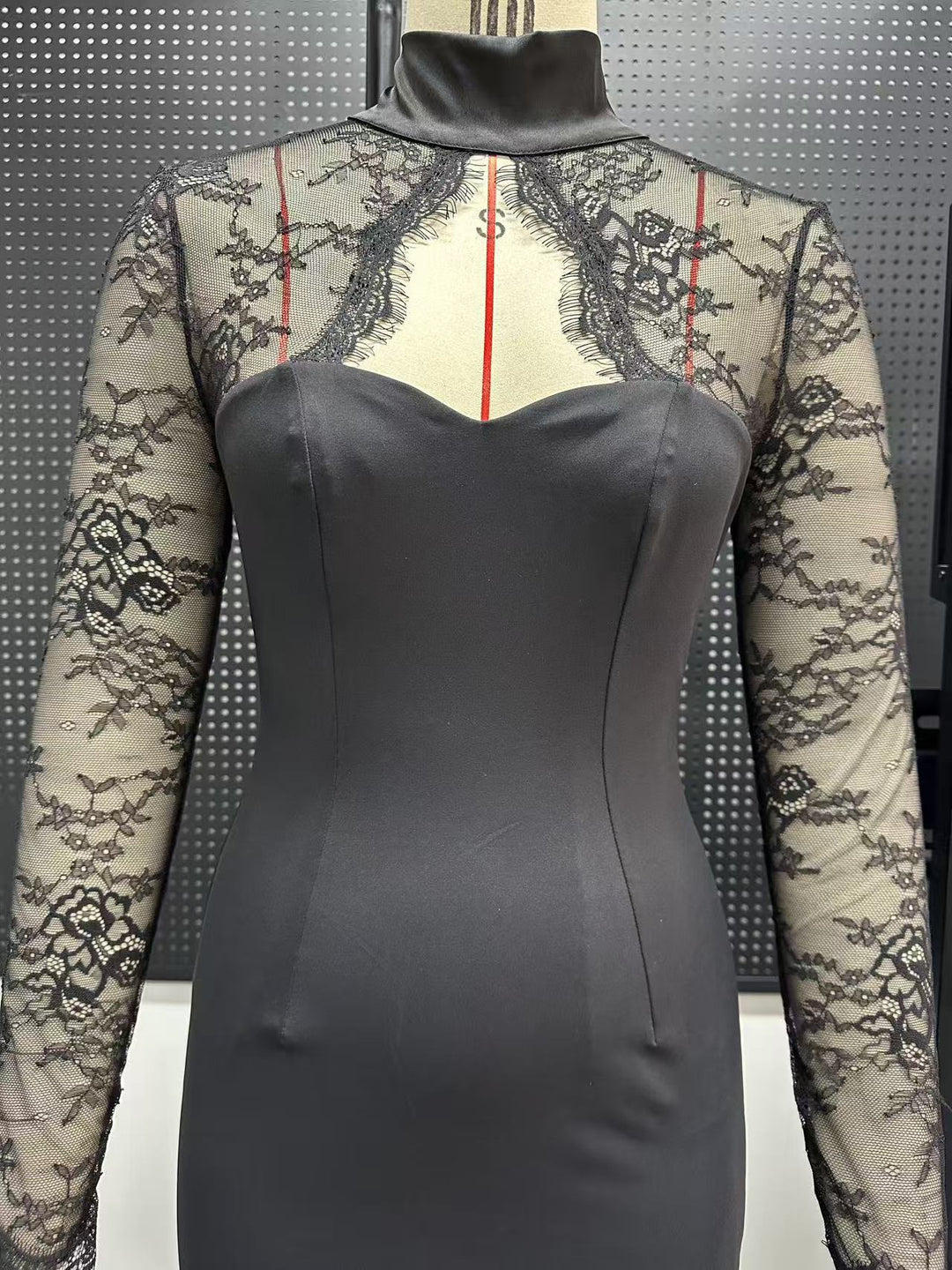 שמלת מקסי בעיטור תחרה - ILAY