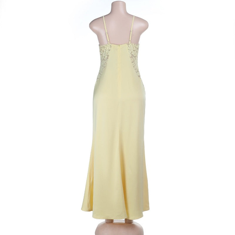 שמלת מקסי סאטן בעיצוב שסע ותחרה - מריאנה