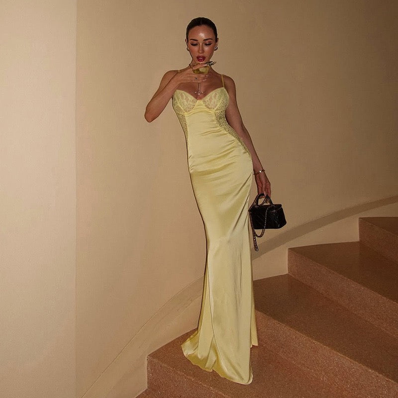 שמלת מקסי סאטן בעיצוב שסע ותחרה - מריאנה