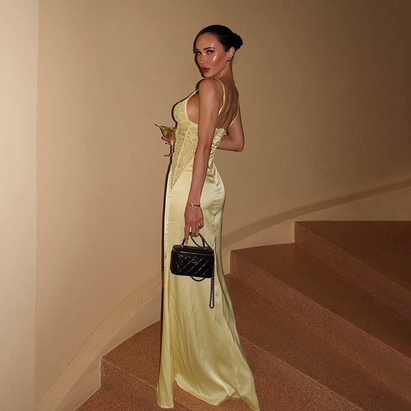 שמלת מקסי סאטן בעיצוב שסע ותחרה - מריאנה