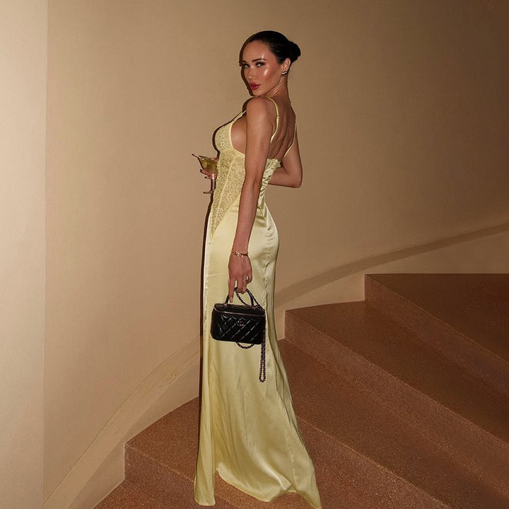 שמלת מקסי סאטן בעיצוב שסע ותחרה - מריאנה