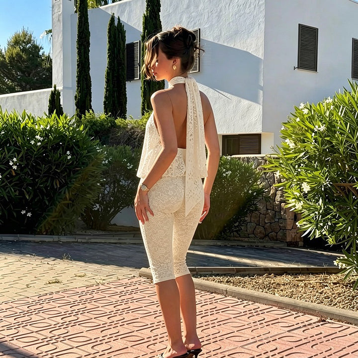 סט תחרה שני חלקים חולצת קשירה בעורך גב פתוח ארוכה ומכנסיי קאפרי - בקי