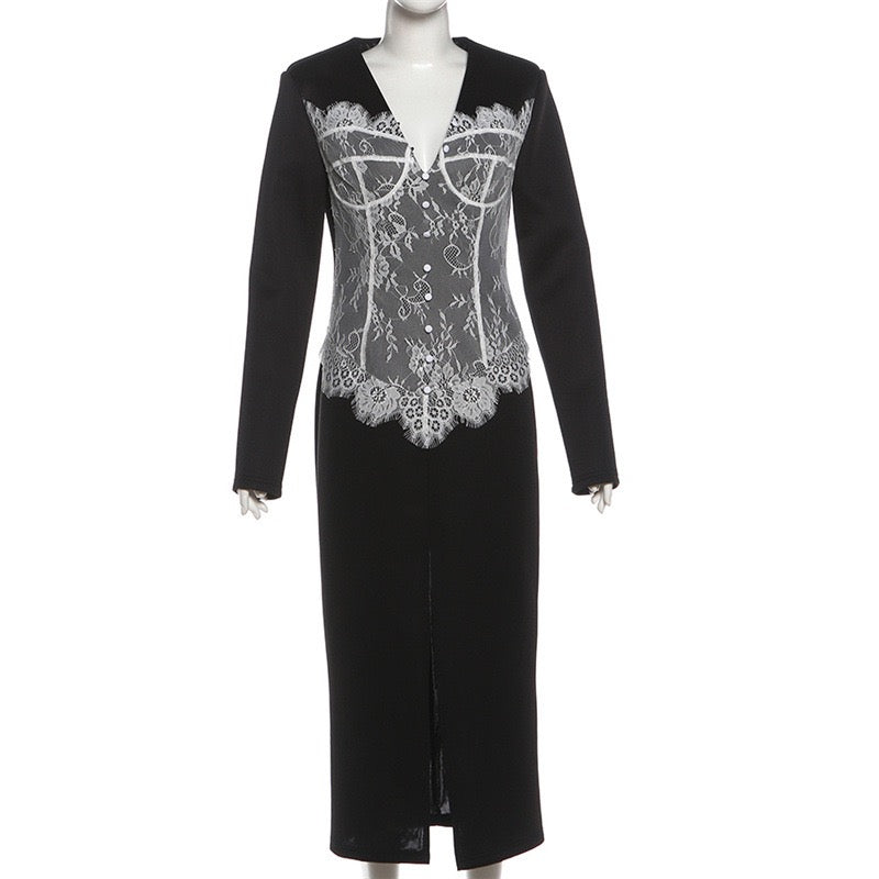 שמלת מקסי אלגנטית מחויטת בעיטור תחרה בעיצוב שסע - YANA