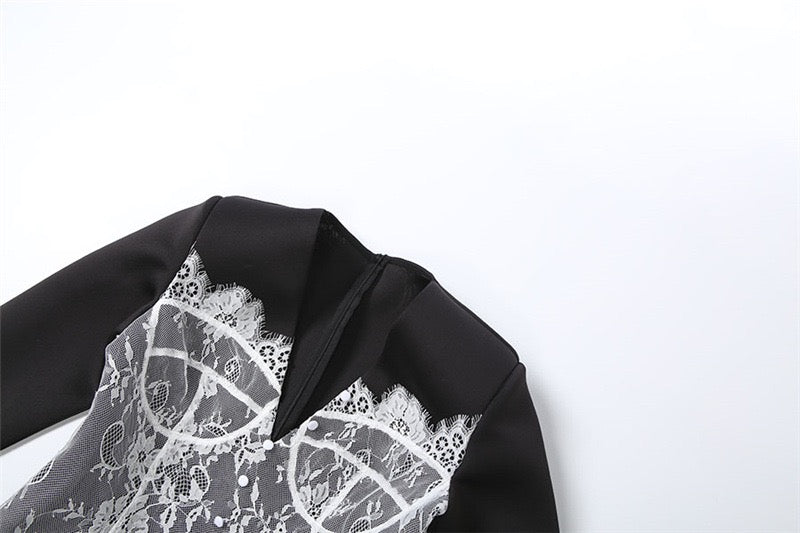 שמלת מקסי אלגנטית מחויטת בעיטור תחרה בעיצוב שסע - YANA