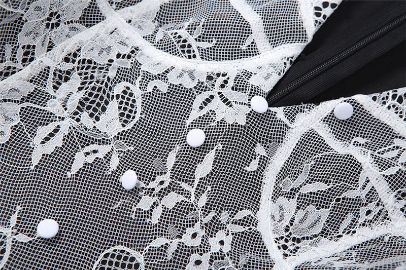 שמלת מקסי אלגנטית מחויטת בעיטור תחרה בעיצוב שסע - YANA