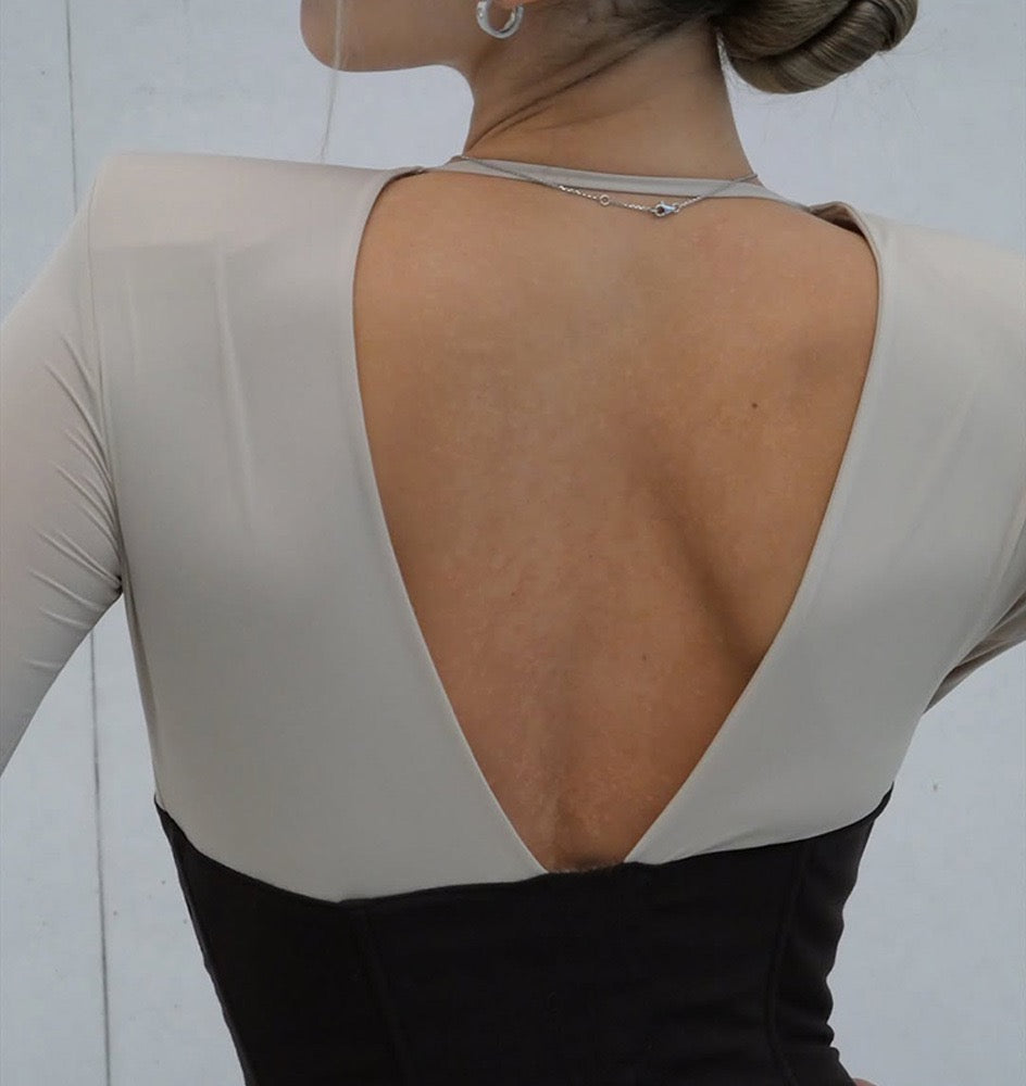 שמלת מקסי מחוך בעיצוב שסע וקיפולים מחשוף V גב פתוח - TANIR