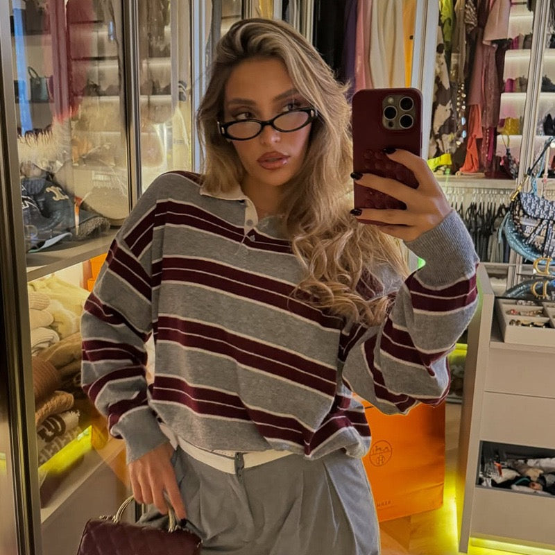 סוודר פסים בעיצוב צווארון פולו