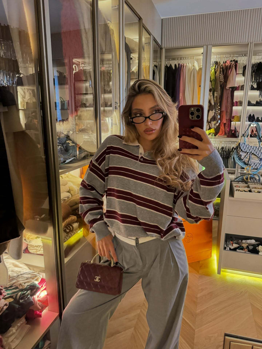 סוודר פסים בעיצוב צווארון פולו