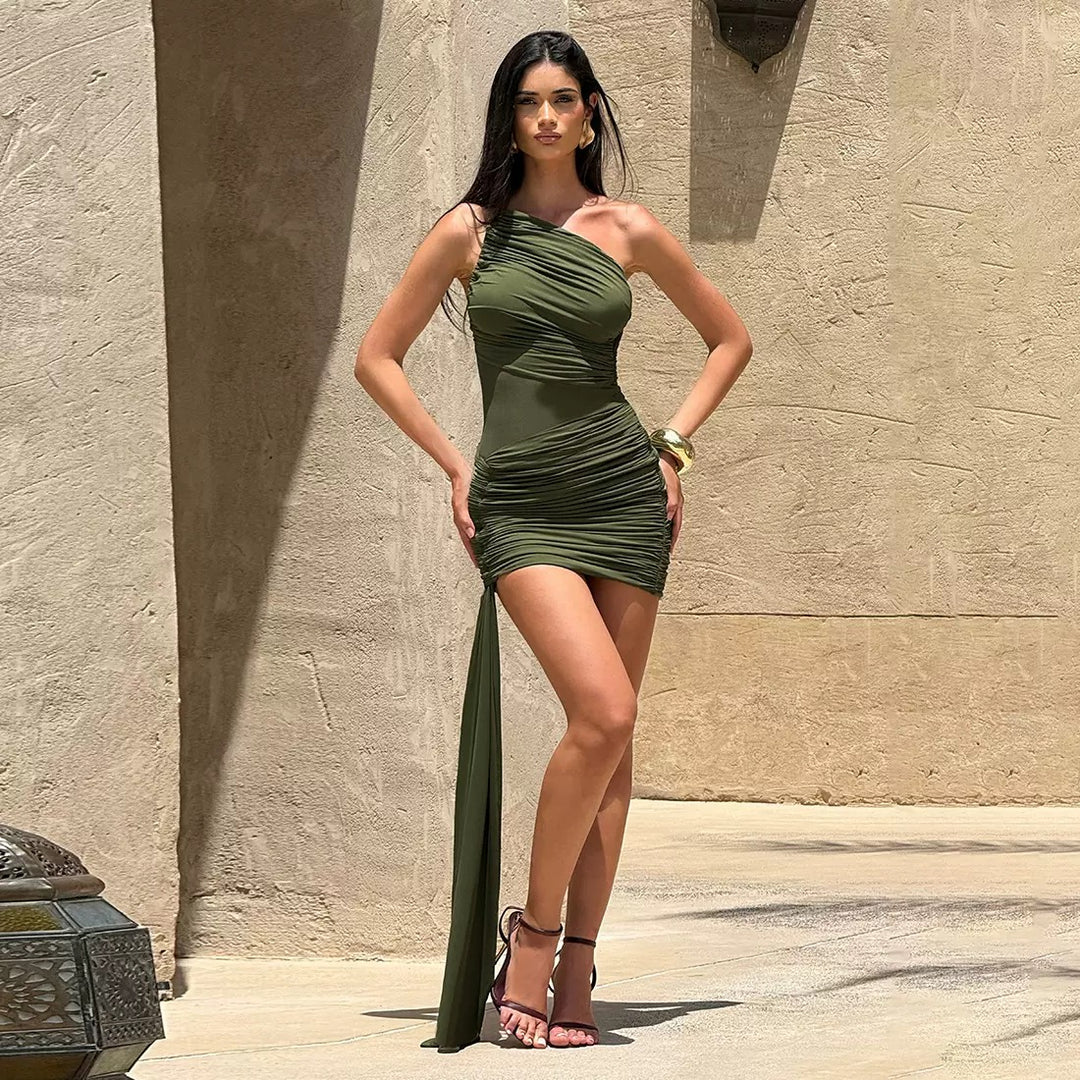 שמלת מיני כיווצים צמודה בעיצוב רשת כתפיה אחת ושובל - סער