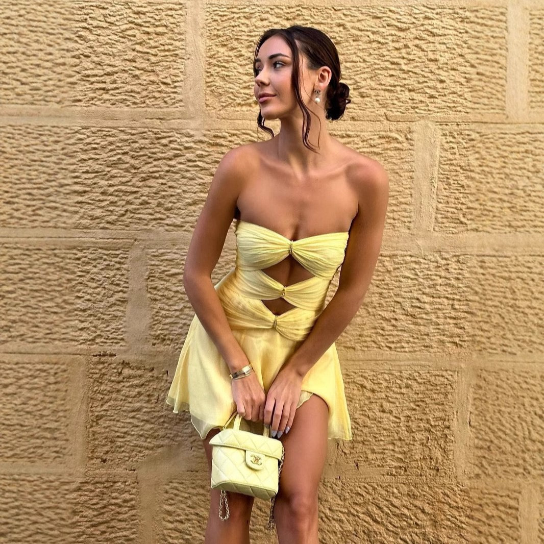 שמלת מיני סטרפלס שיפון בגזרת A בעיצוב פתחים בעיטור אבזמי זרקונים - סול