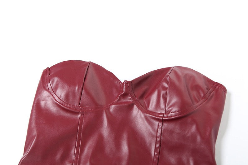 שמלת מיני סטרפלס כיווצים דמוי עור בעיצוב מחוך - Lena