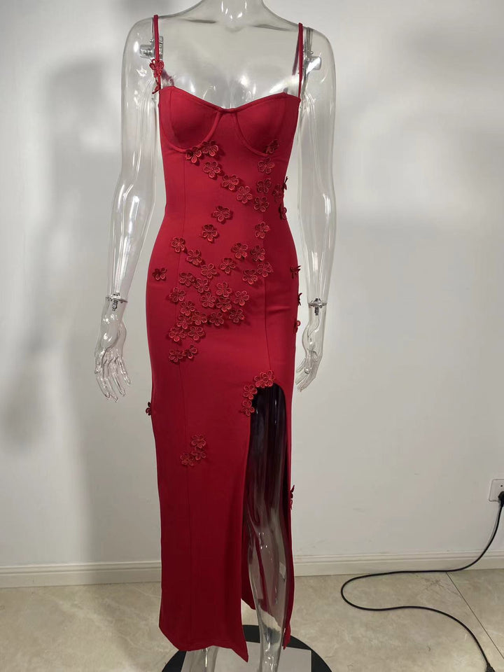 שמלת מקסי בעיצוב שסע בעיטור אפליקציות פרחים - קלריסה