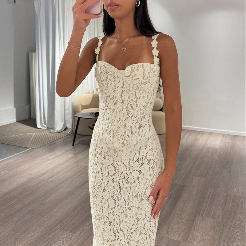 שמלת מקסי תחרה בעיצוב כתפיות פרחים - נורית