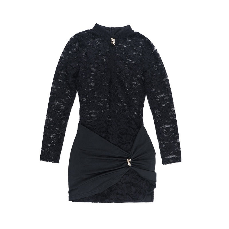 שמלת מיני תחרה בעיטור אבזמים - קורין