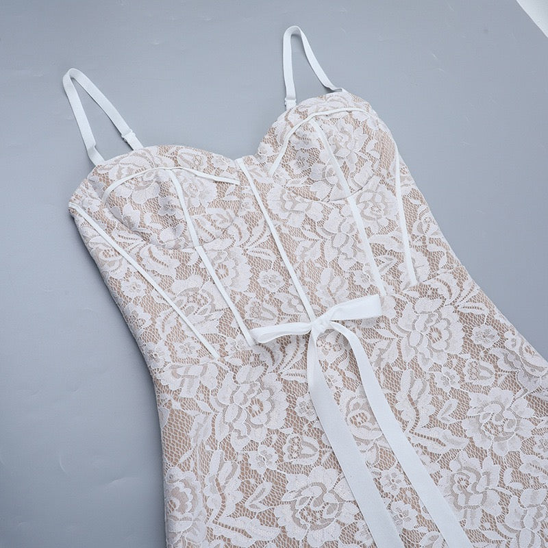 שמלת מקסי תחרה בעיצוב תחתית אטומה - מאריס