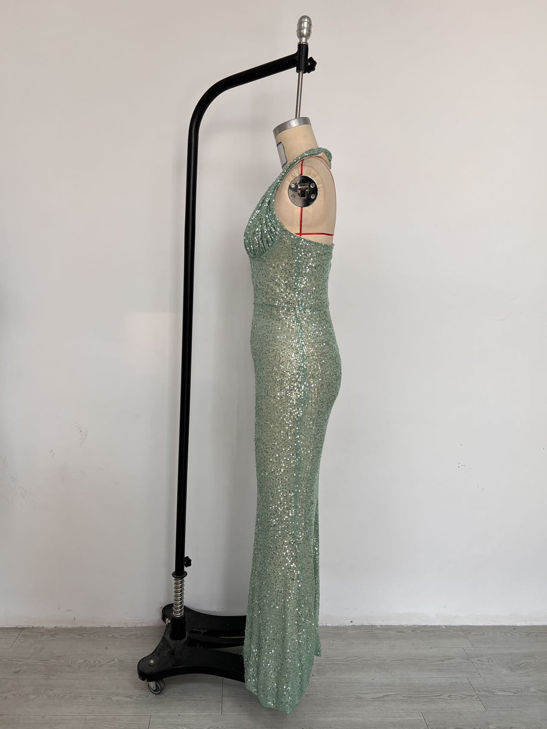 שמלת מקסי פייטים צמודה מחשוף עמוק - גרין