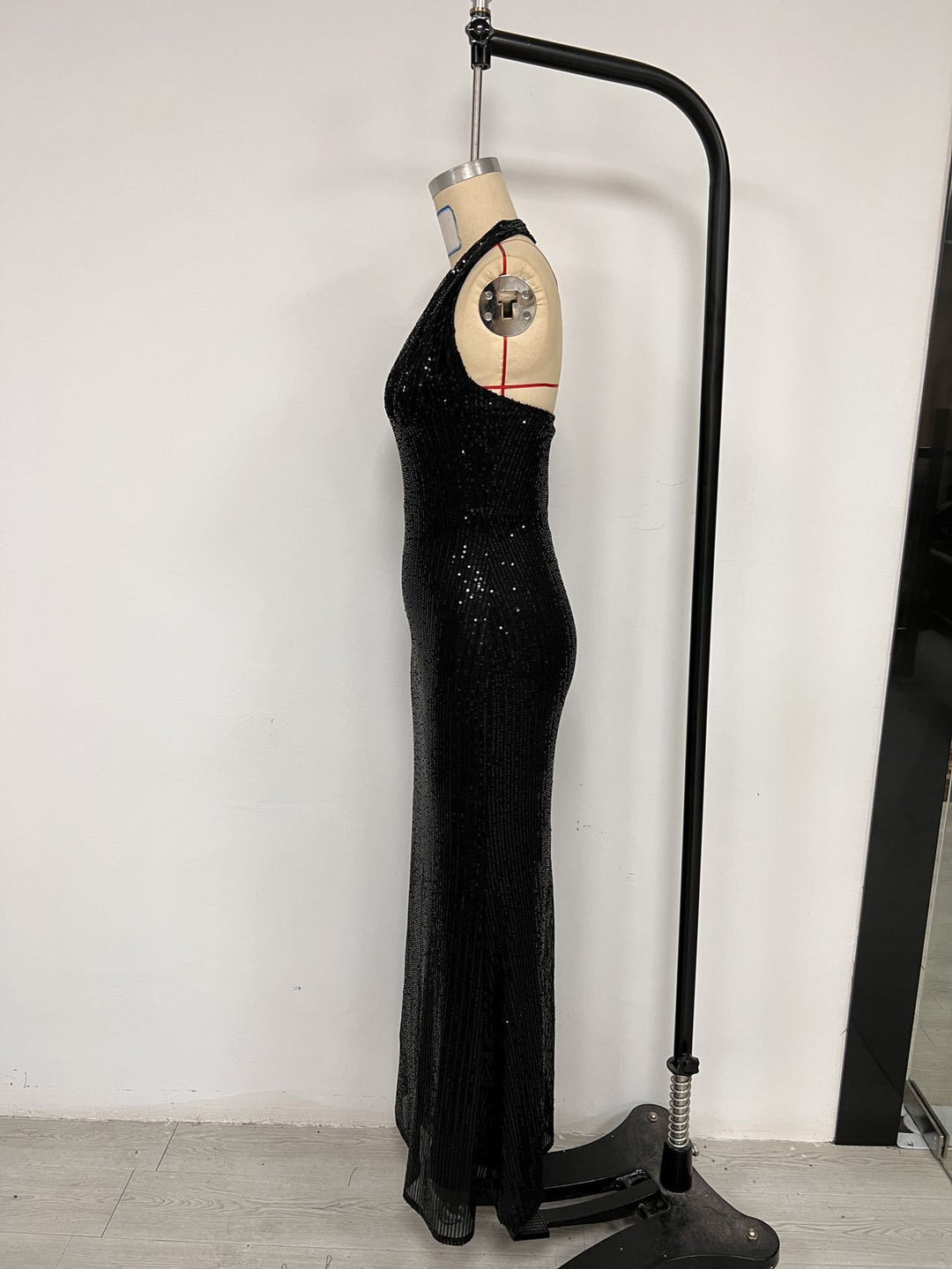 שמלת מקסי פייטים צמודה מחשוף עמוק - גרין