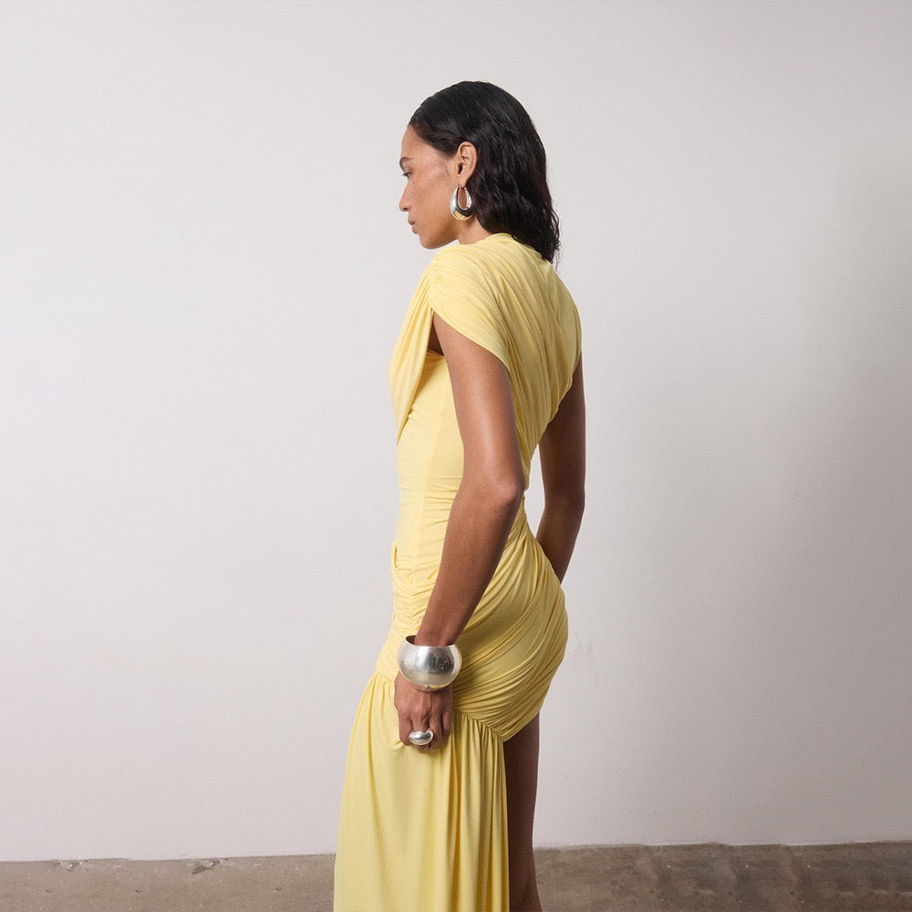 שמלת מיני כיווצים בעיצוב אסימטרי בעיטור שובל - ג'יי