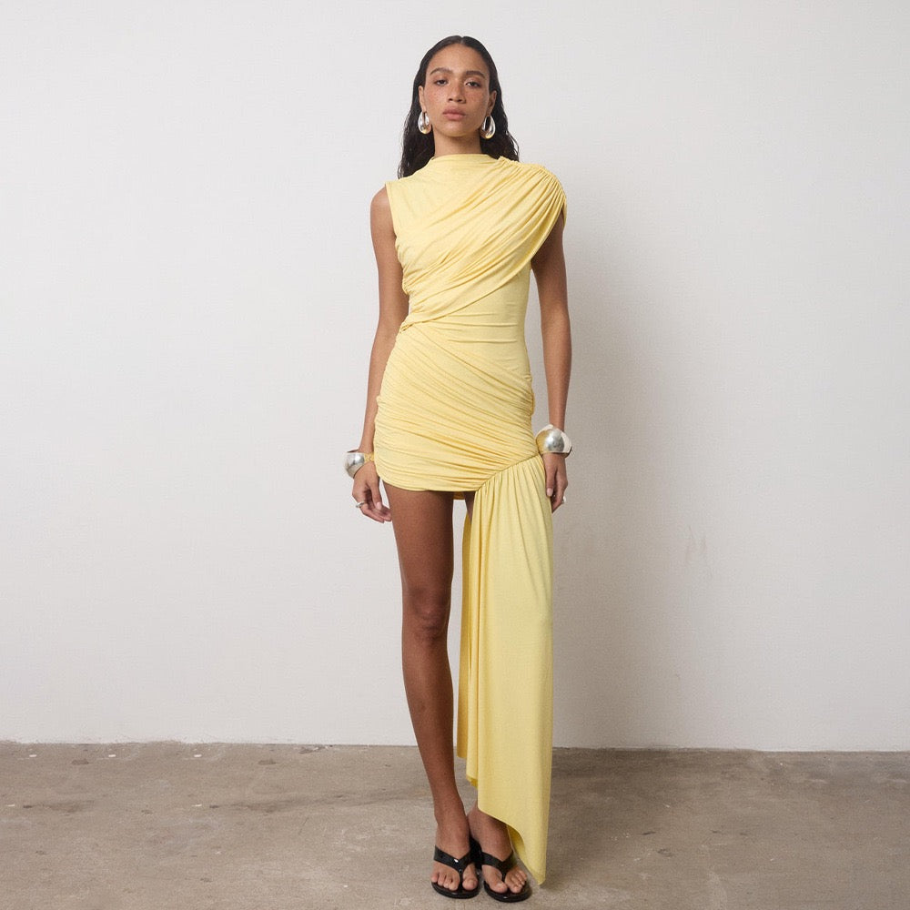 שמלת מיני כיווצים בעיצוב אסימטרי בעיטור שובל - ג'יי