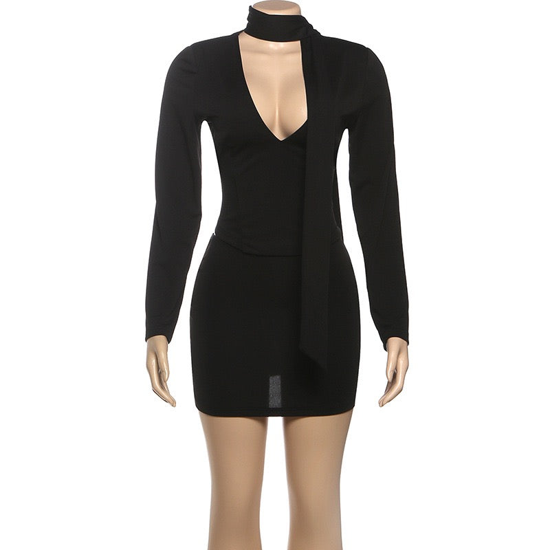 סט שני חלקים טופ וחצאית מיני בעיטור צעיף תואם - רוז