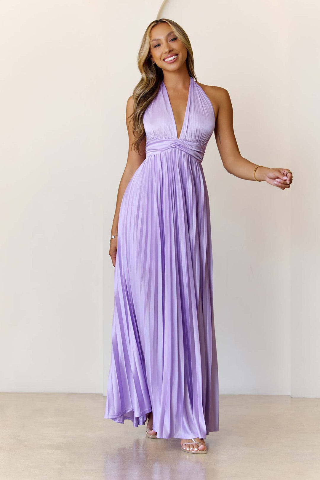 שמלת מקסי סאטן בעיצוב קיפולים קשירה בעורף גב פתוח - ליילה
