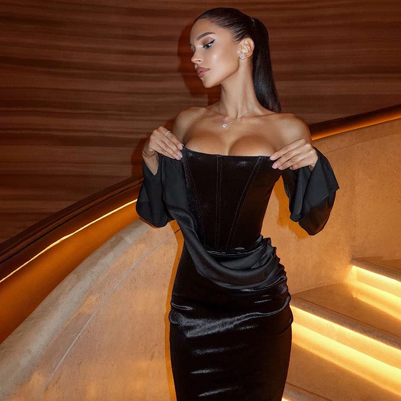 שמלת מקסי קטיפה בעיצוב כתפיים חשופות בעיטור סאטן - קאמיל