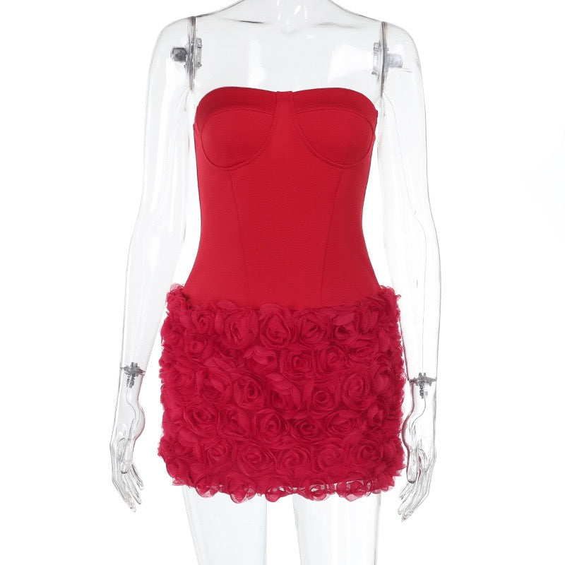 שמלת מיני סטרפלס בעיצוב פרחים 3D - LURA