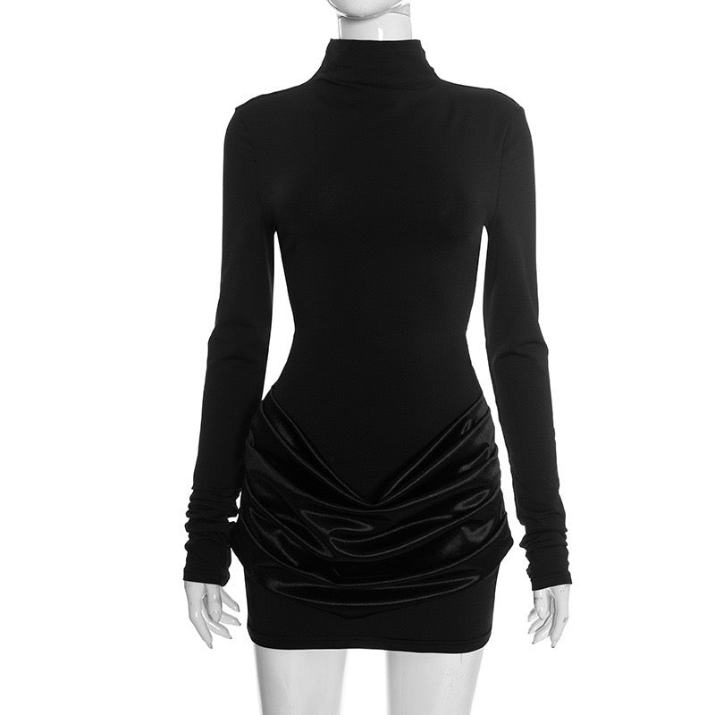 שמלת מיני גולף בעיצוב קיפולי סאטן - סאם