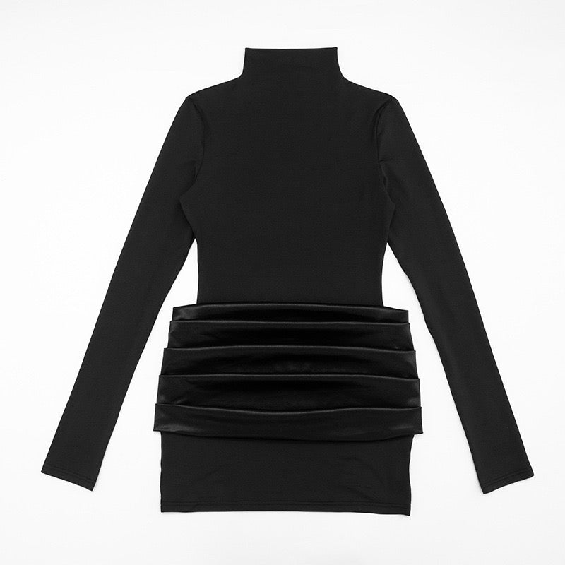 שמלת מיני גולף בעיצוב קיפולי סאטן - סאם