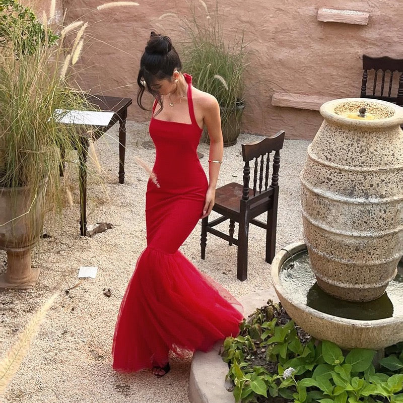 שמלת מקסי בגזרת בת הים גב קשירה בעורף גב פתוח בעיטור טול - מילי