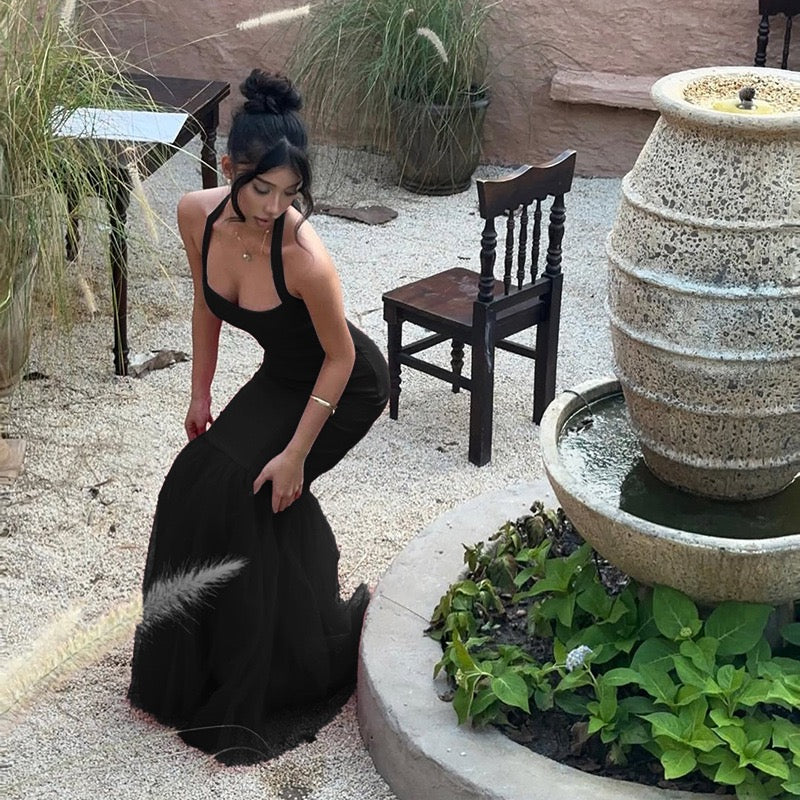 שמלת מקסי בגזרת בת הים גב קשירה בעורף גב פתוח בעיטור טול - מילי